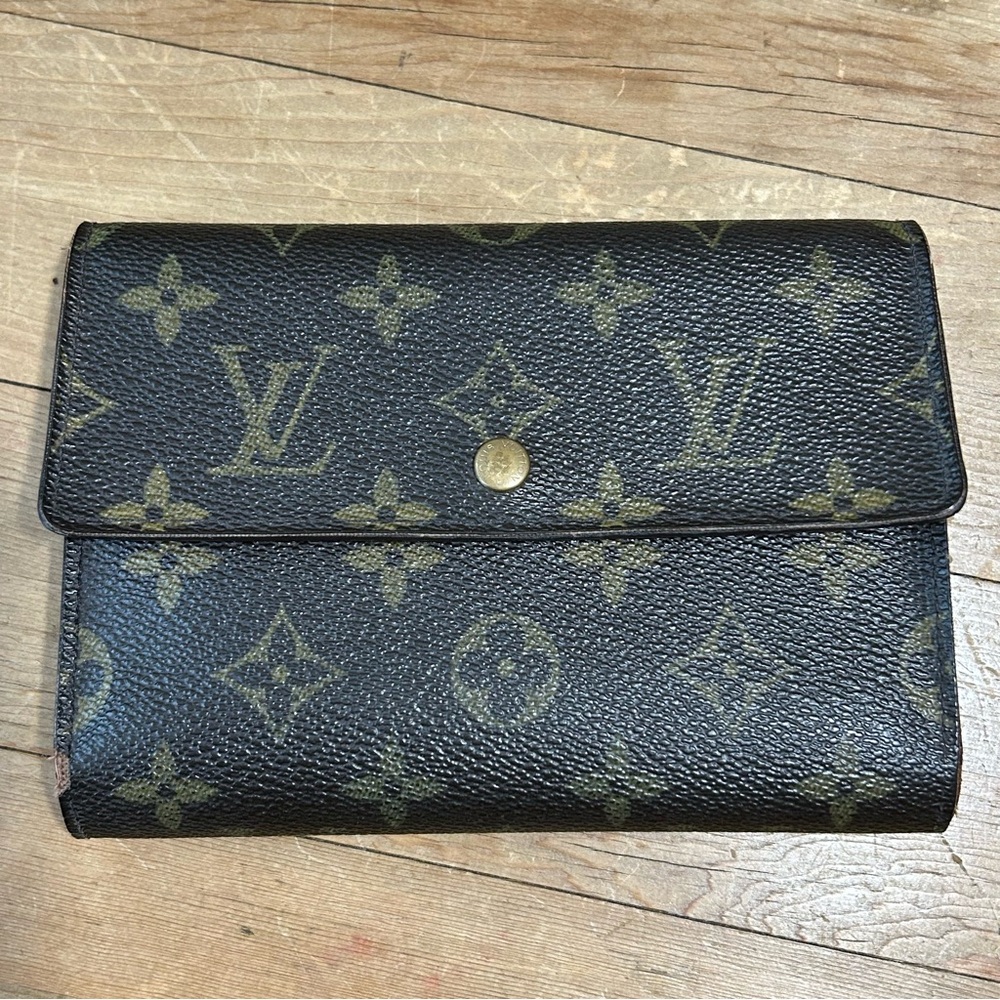 Louis Vuitton Monogram International Wallet